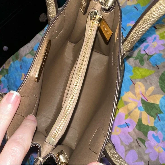 ⛅️[ Michael Kors ] Mercer Leather Crossbody Metallic Gold Bag - Picture 8 of 17